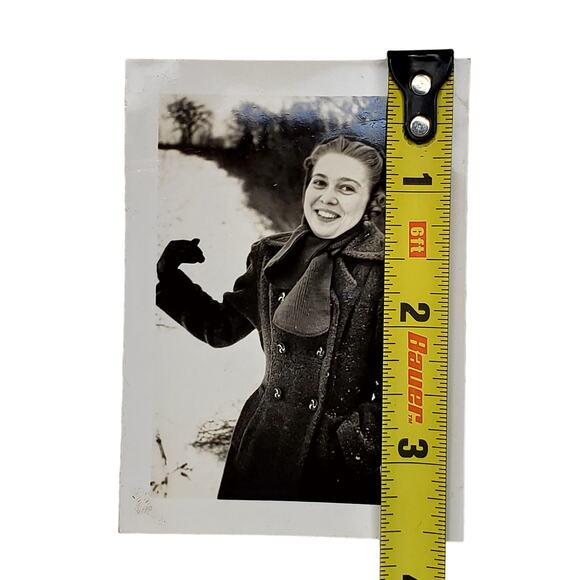 Vtg Pretty Young Lady Enjoying Snow Day Monochrome Photography Found Snapshot - Picture 3 of 4